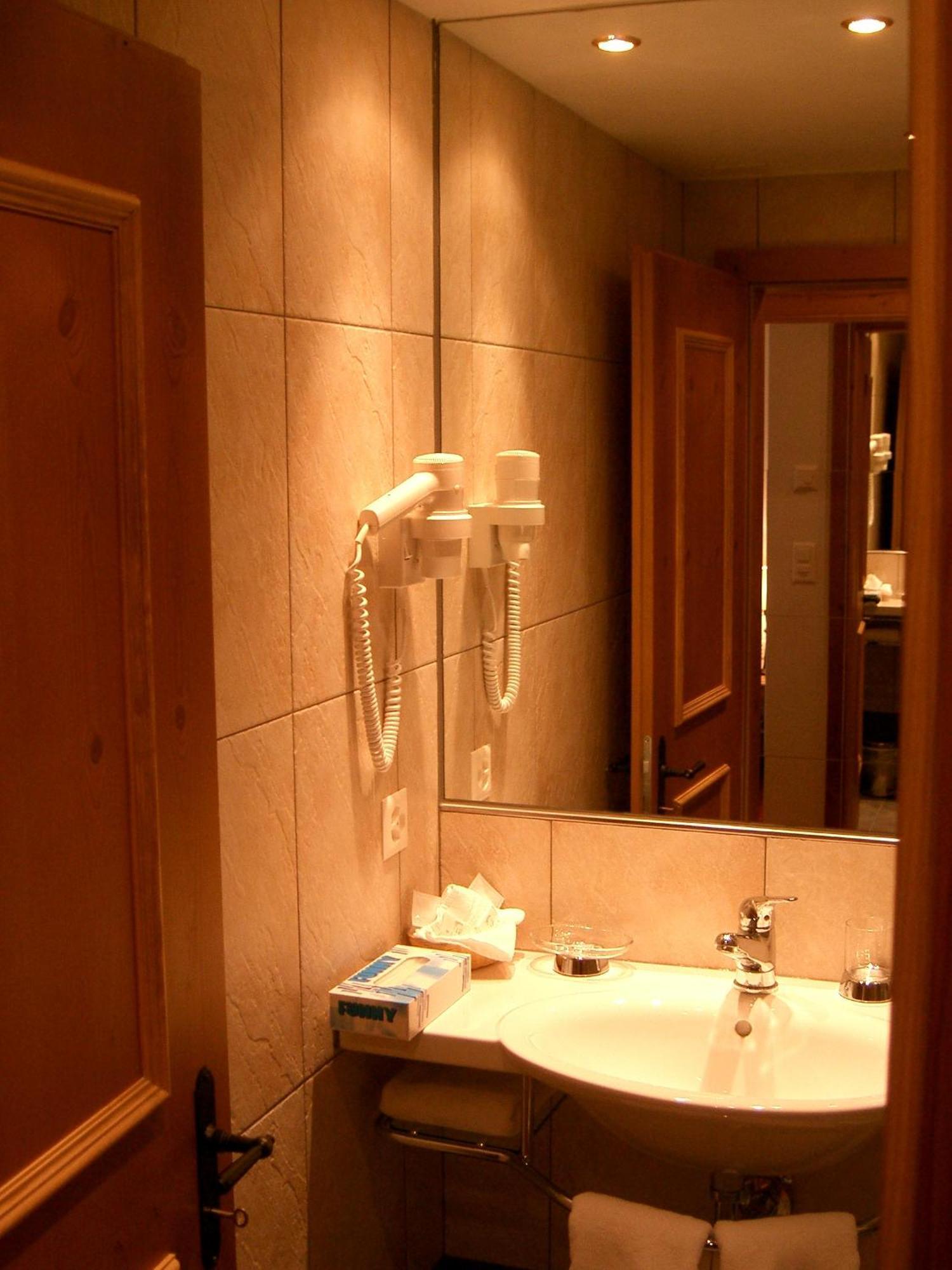 Hotel Dufour Chalet - Adults Only Zermatt Bagian luar foto