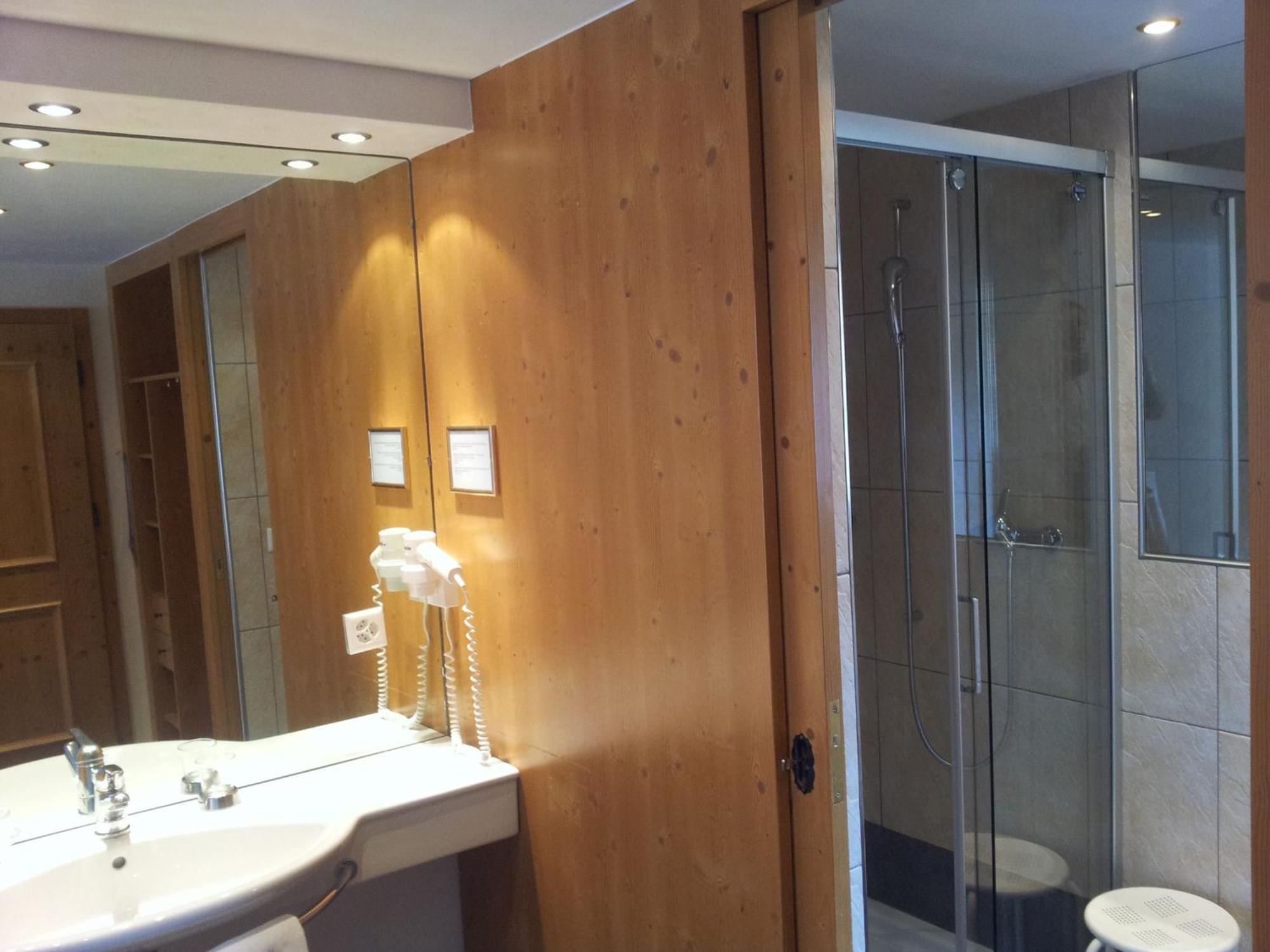 Hotel Dufour Chalet - Adults Only Zermatt Ruang foto