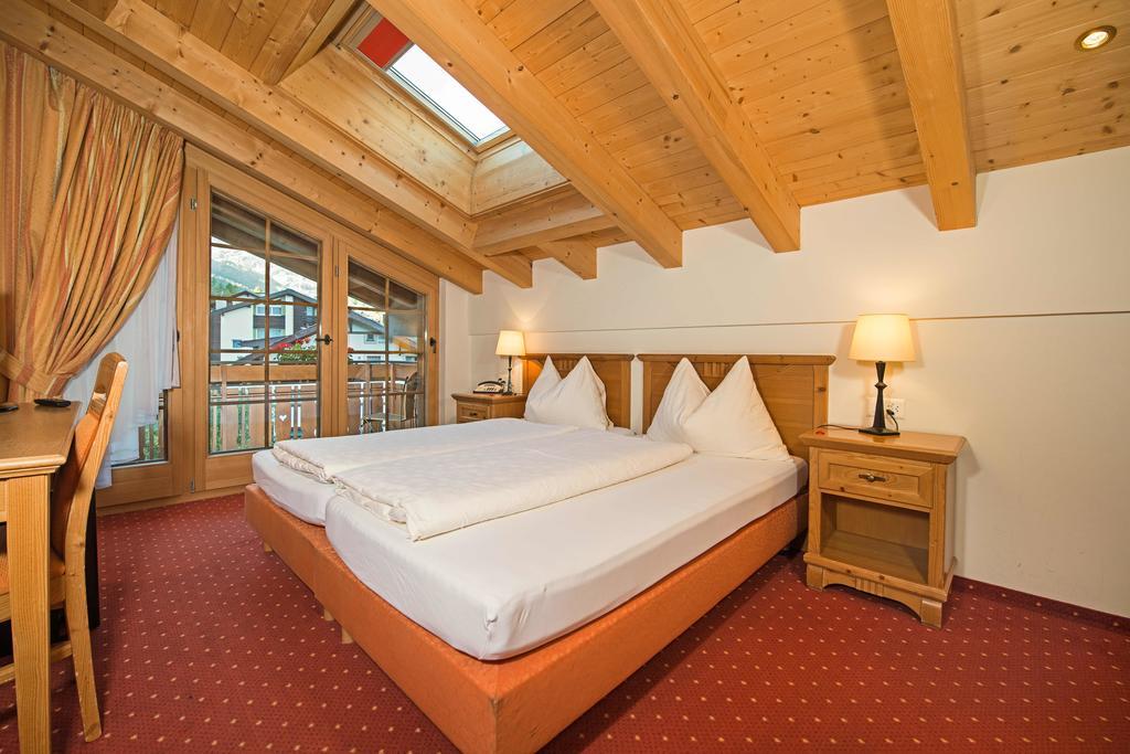 Hotel Dufour Chalet - Adults Only Zermatt Bagian luar foto