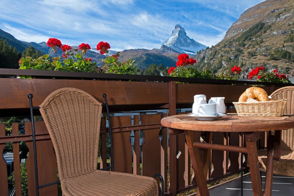 Hotel Dufour Chalet - Adults Only Zermatt Bagian luar foto