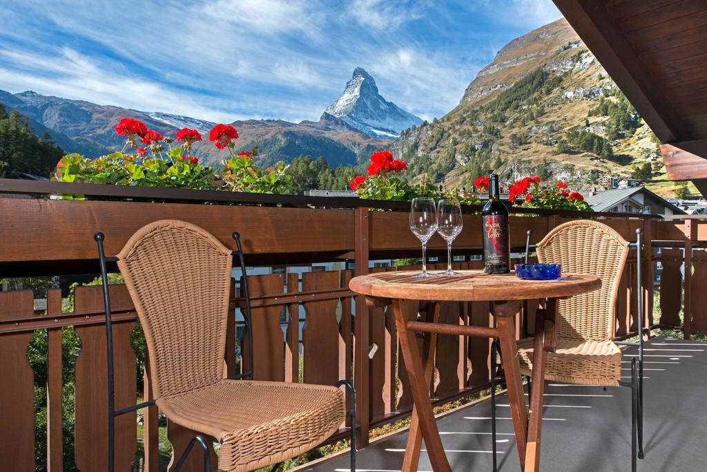 Hotel Dufour Chalet - Adults Only Zermatt Bagian luar foto